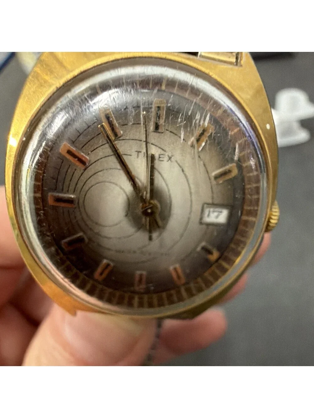 Vintage Timex Water Resistant Wristwatch with Date Display
